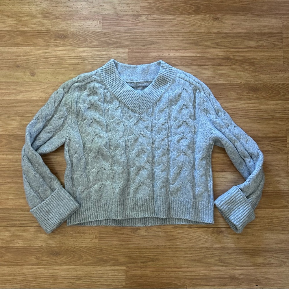 Abercrombie & Fitch Gray Cable Knit Sweater